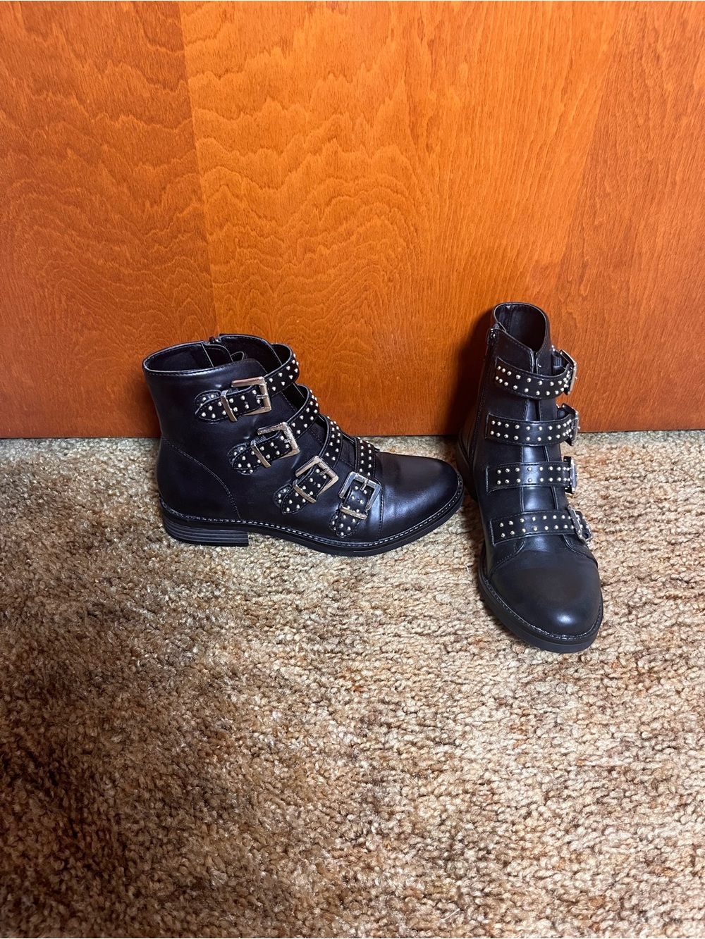 Steve Madden Studded Strap Ankle Boots in Black. Women’s size 6.5.